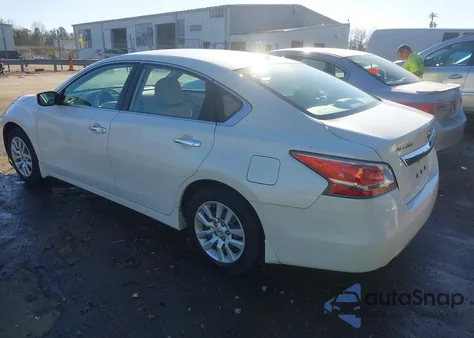 2015 Nissan Altima 2.5 S z USA, uszkodzony, nr VIN 1N4AL3AP9FC279096